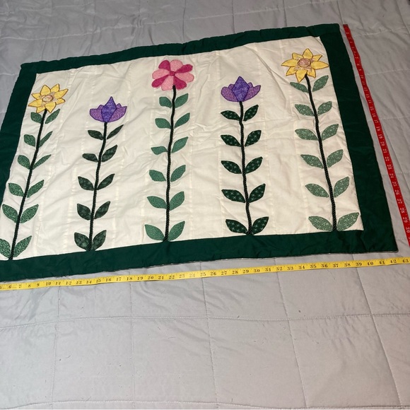 Handmade FLORAL BLOOM Spring Summer Quilt 32 x 42 inches - Picture 9 of 14